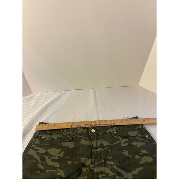 Levi’s camouflage denim shorts size 16 raw hems camo - Picture 7 of 7